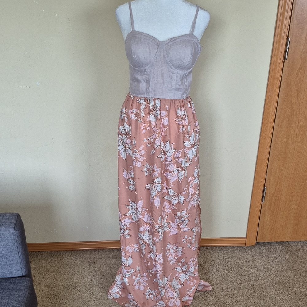Band of the Free Floral Tan and Cream Maxi Dress Size Medium